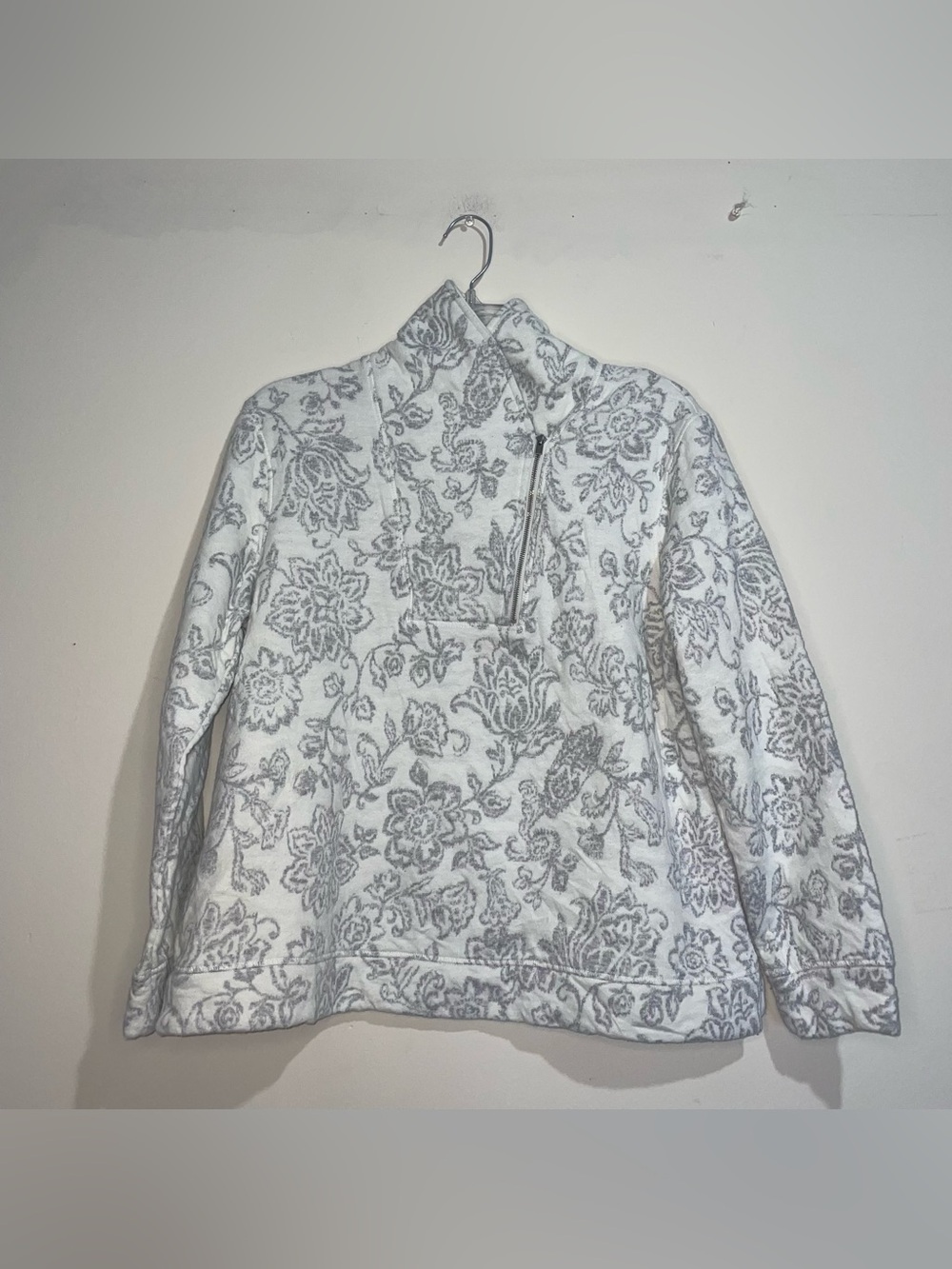 Croft And Barrow PL White Grey Paisley Angled 1/4 Zip Quilted Pullover Elegant